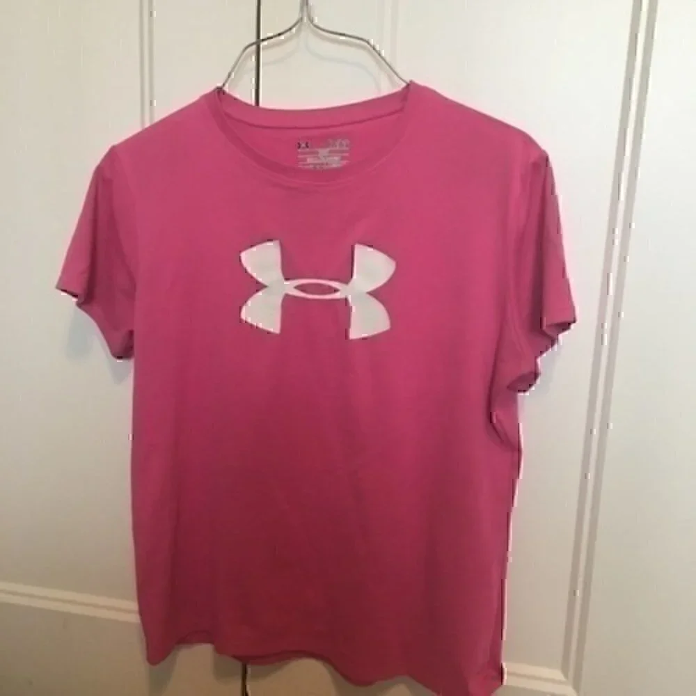 Under Armour Girls size large  T-shirt